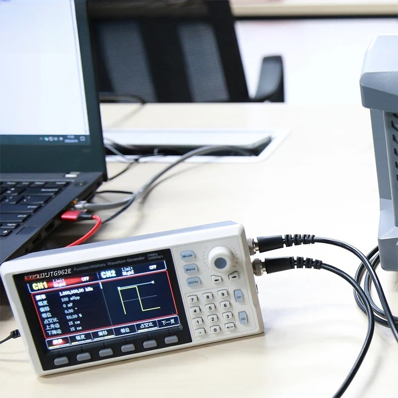 Function Signal Generator UTG9 - Dual Channel Arbitrary Waveform Function Generator 60Mhz recension och pris